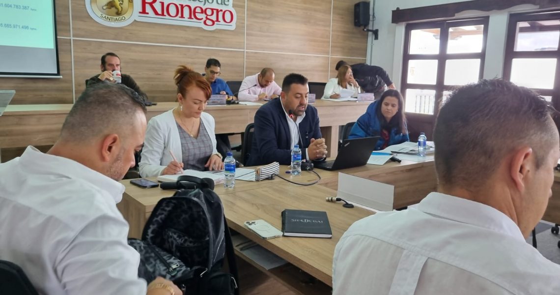 Dentro del cumplimiento de nuestro ejercicio público, rendimos cuentas ante el Concejo Municipal de Rionegro y la comunidad en general
