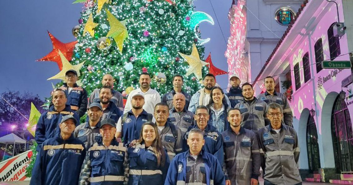 Un año más como desde hace 5 años, la Empresa de Seguridad del Oriente ESO es la encargada de decorar y vestir a Rionegro de navidad