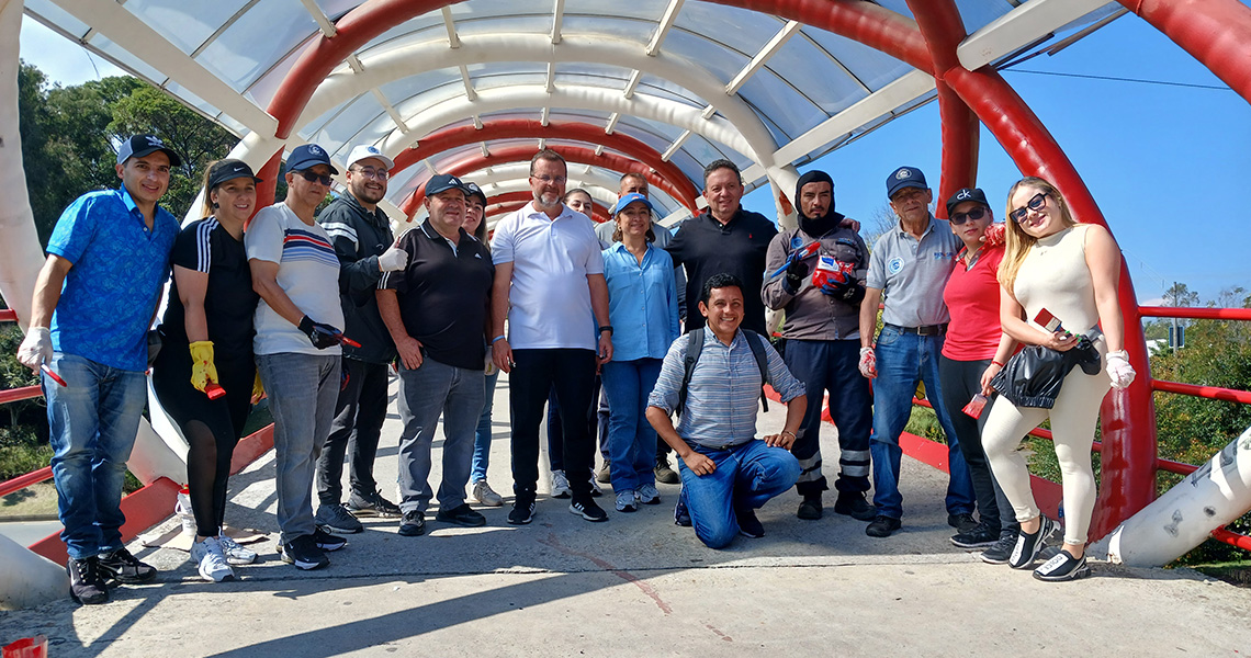 Continuamos haciendo presencia en los diferentes barrios y veredas de nuestra ciudad Así quedó nuestra Plaza de la Libertad con la instalación de nuevas luminarias LED para el disfrute de propios y extraños.