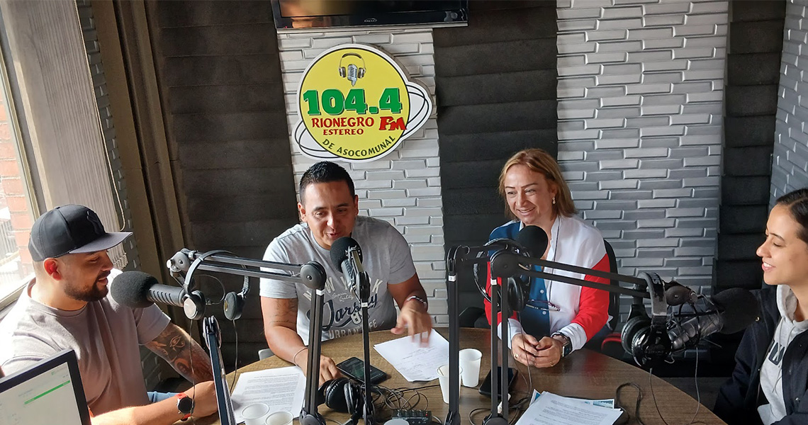 En compañía de nuestras Gerente general visitamos la emisora local Rionegro Estero para contarle a la ciudadanía los logros, avances y nuevos proyectos de nuestra Empresa de Seguridad del Oriente Rionegro SAS.